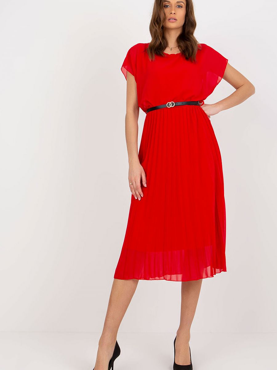 Robe de cocktail avec ceinture rouge